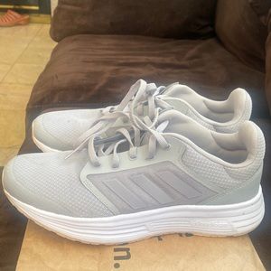 Adidas Cloudfoam Size 8.5 Running Shoes!